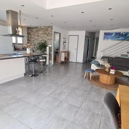 Semesterbostad Maison T3 Avec Piscine Bormes-les-Mimosas